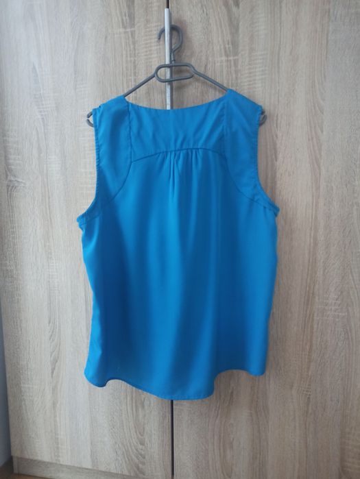 Niebieska bluzka na ramiączkach