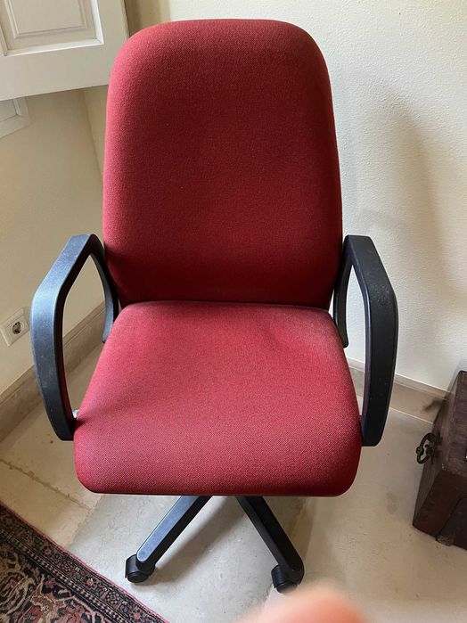 Cadeira escritorio ergonomica sobre rodas