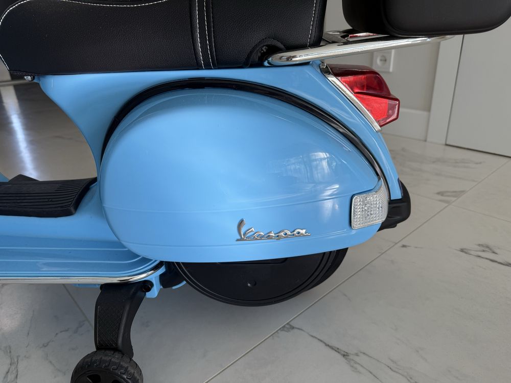 Motorek skuter pojazd akumulatorowy Vespa