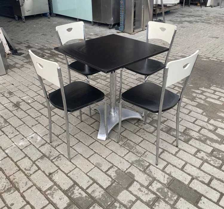 5 Conjuntos de Mobiliário - (5 Mesas + 20 Cadeiras)