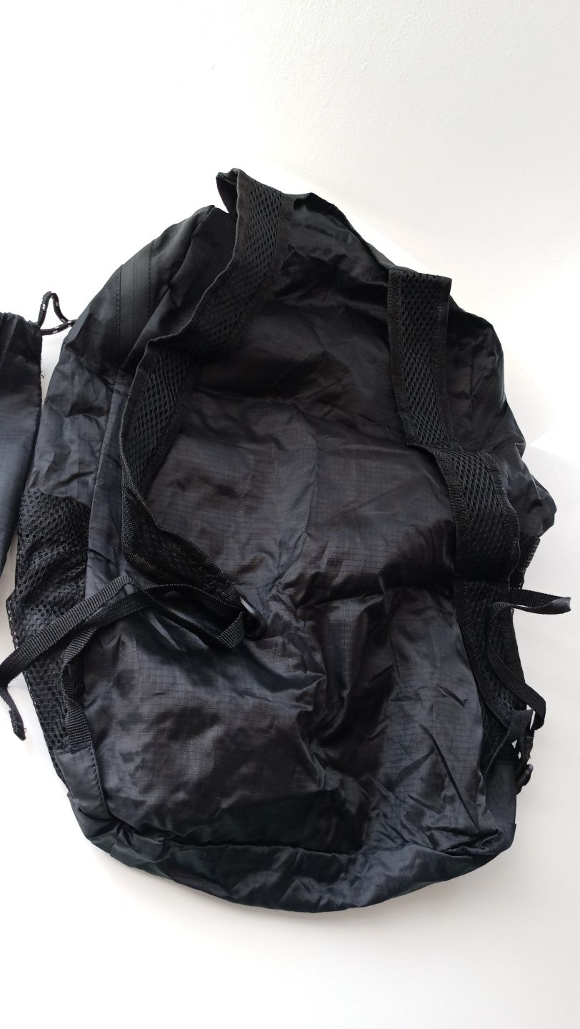Składany, wodoodporny plecak górski czarny 20l turystyczny w góry