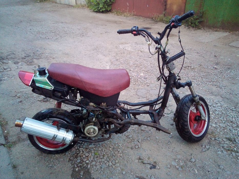 продам скутер Китайский в таком виде как на снимках всё что имеется