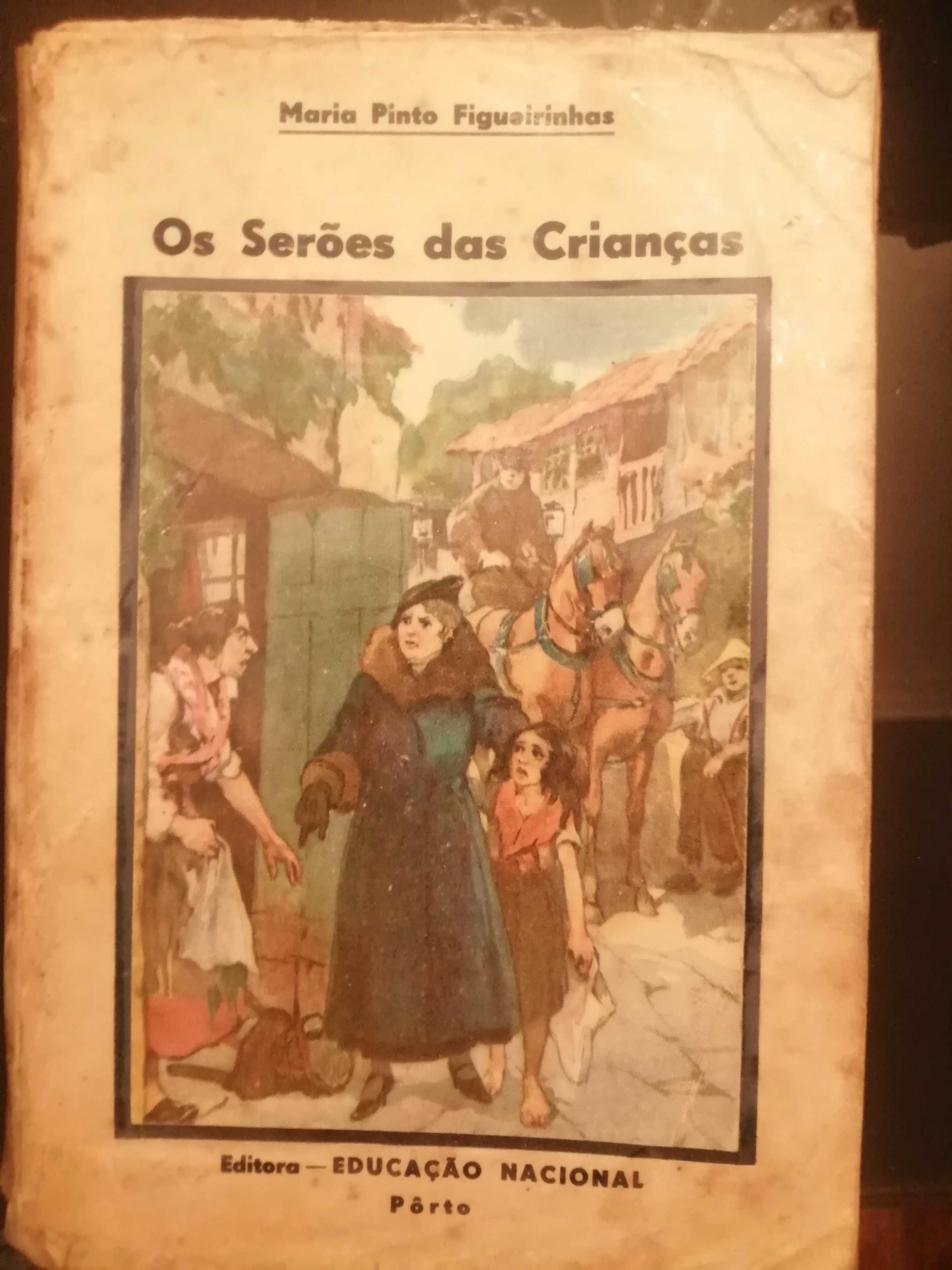Livros antigos, com histórias e contos para crianças