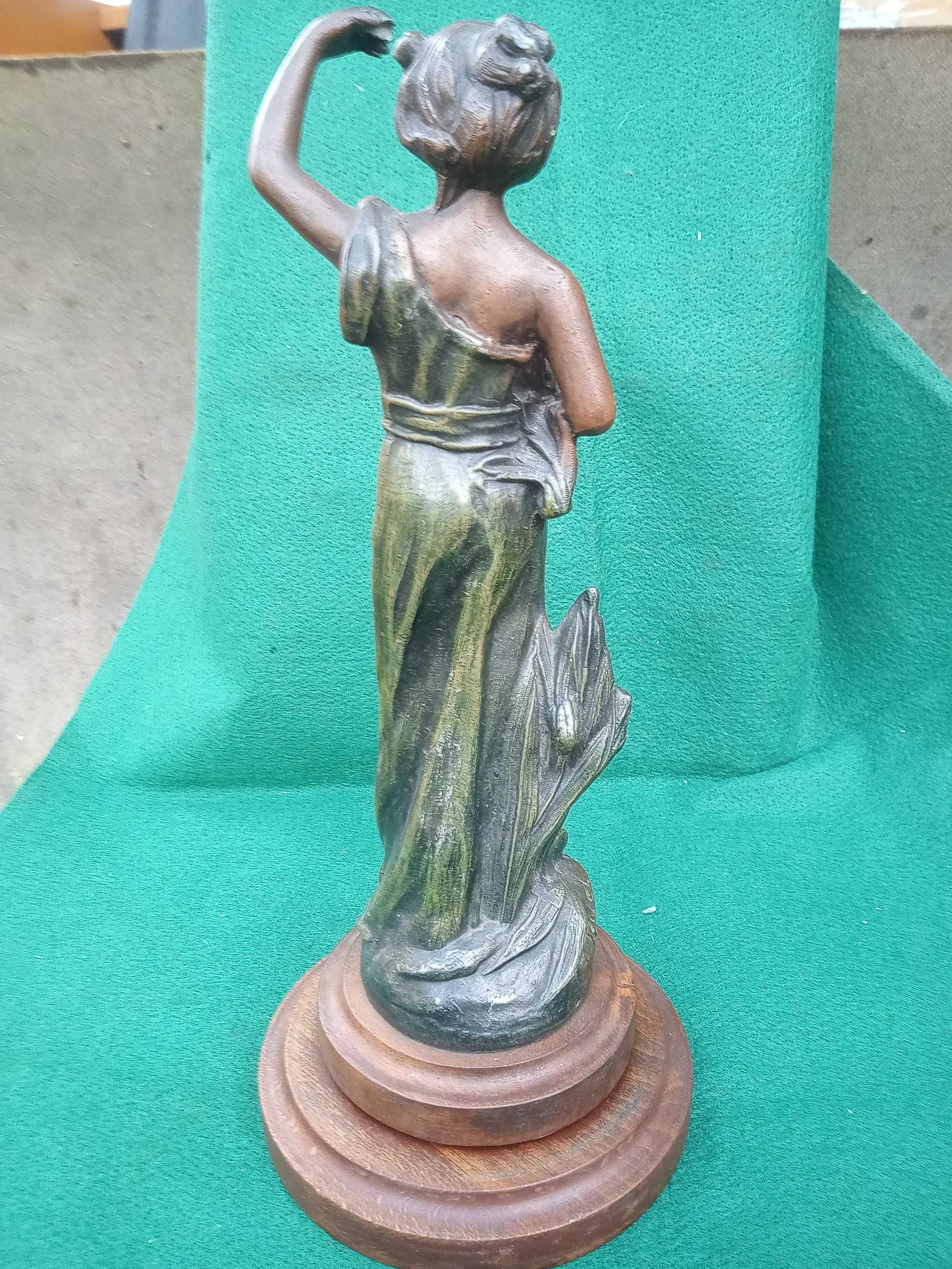 Rzeżba  statuetka Marguerite odlew znal 32 cm sygnowana Ch. Ruchot