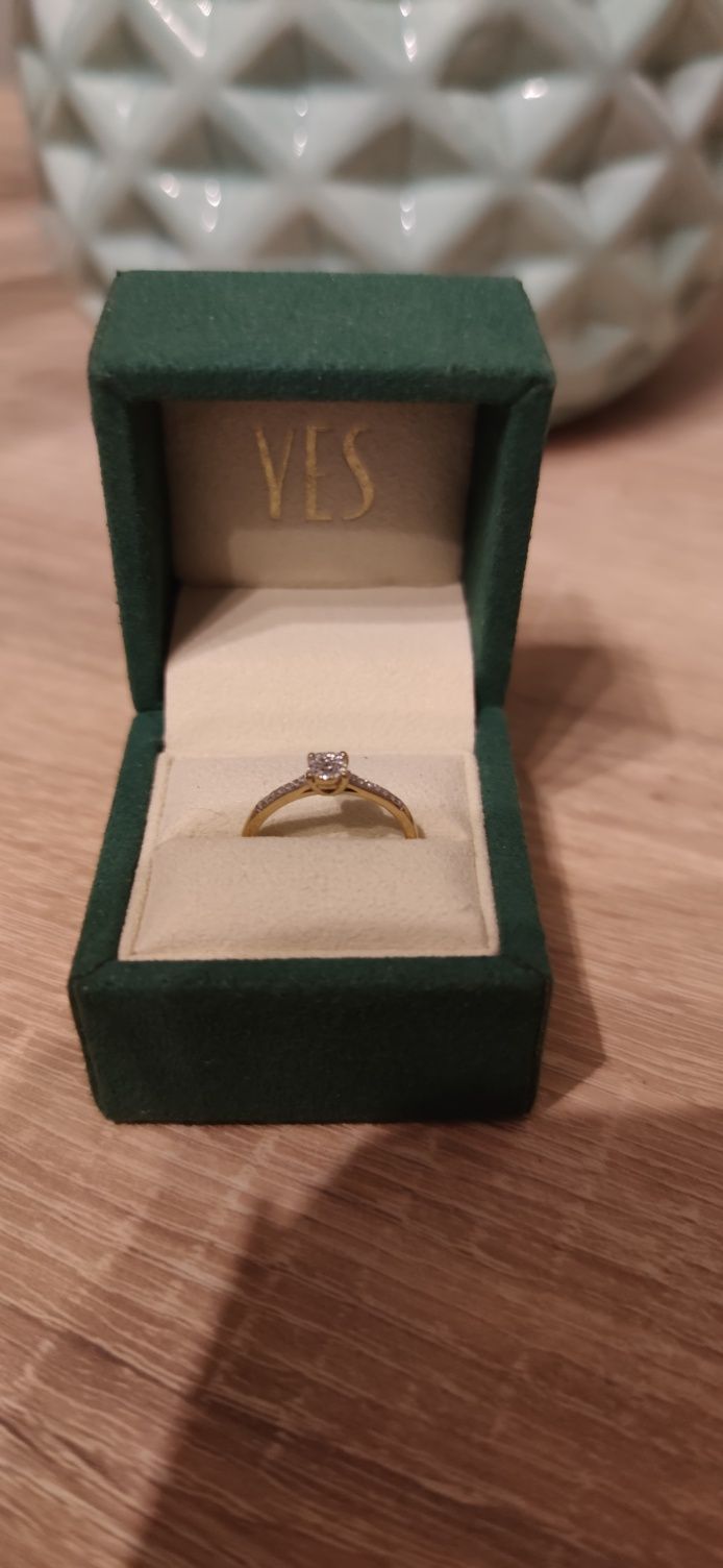 Pierścionek zaręczynowy złoty YES diament i brylanty