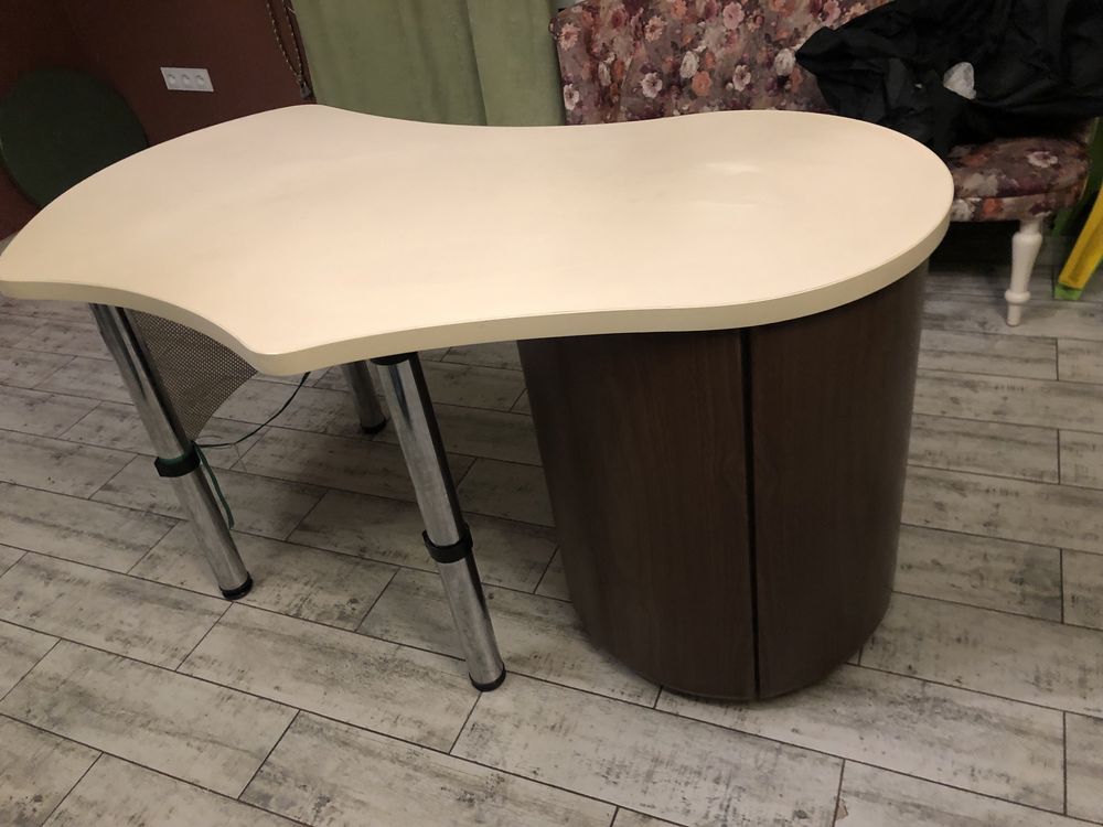 Продам стіл манікюрний стіл стол столи