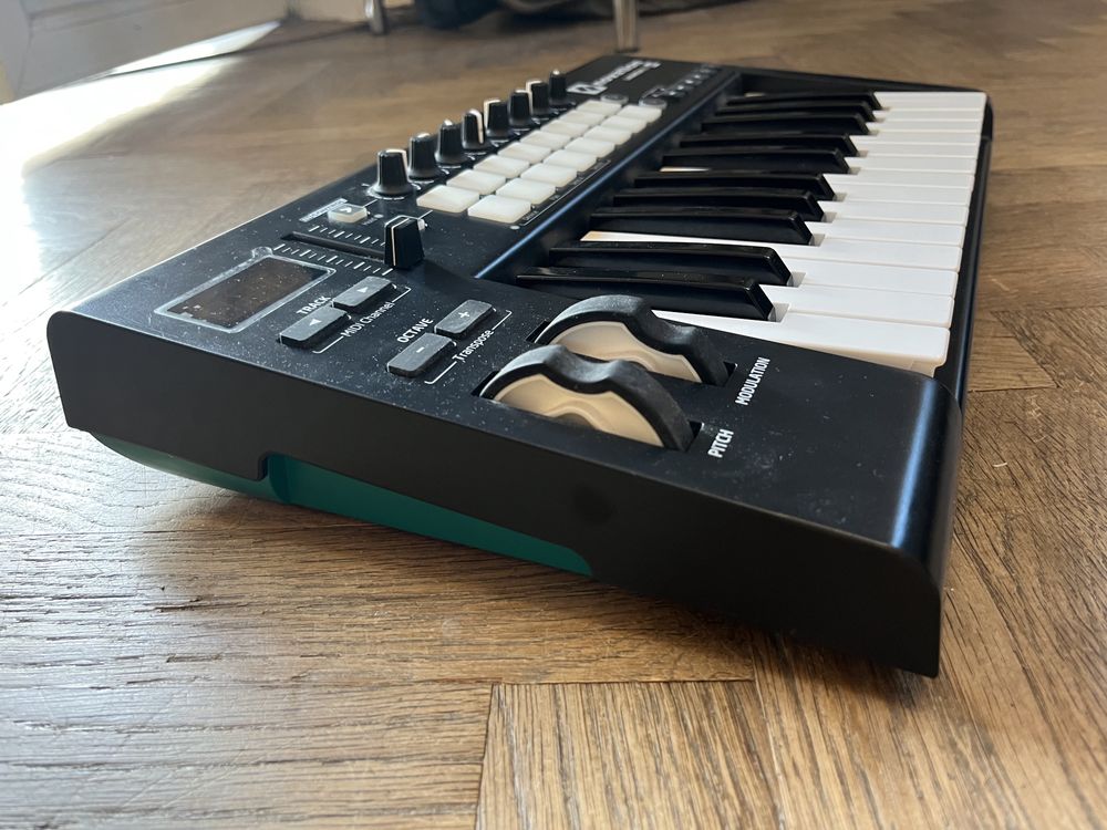 Novation LaunchKey 25 Klawiatura sterująca MIDI