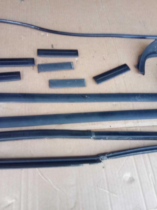 toyota RAV4 III 06-12 uszczelki dachu szyby komplet