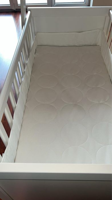 Lozeczko dzieciece z Ikea wraz z materacem i ochraniaczem