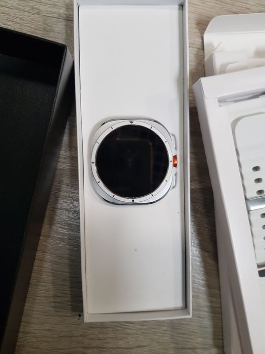 Samsung Galaxy watch ultra titanium white