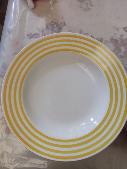 Продам советские блюдо, тарелки,миску.