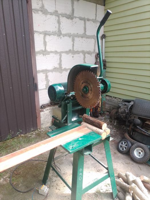 Подрібнювач гілок, дровокол, відрізний станок.