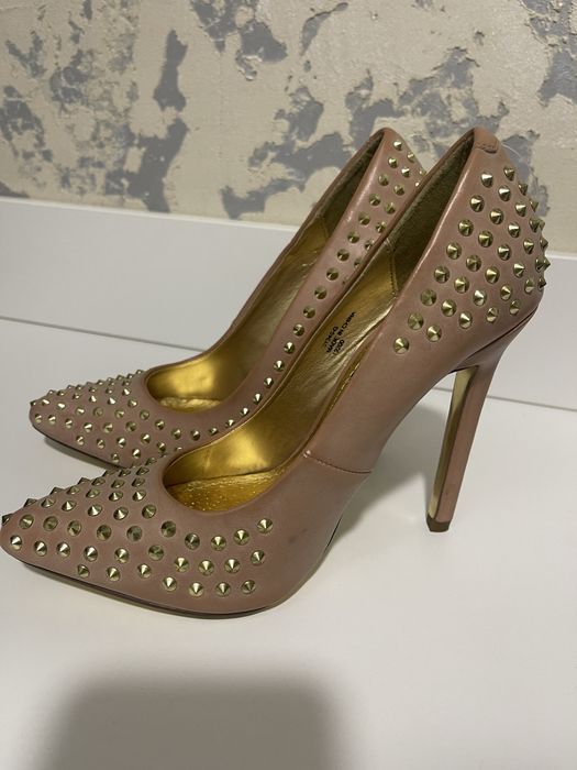 Елегантні жіночі туфлі