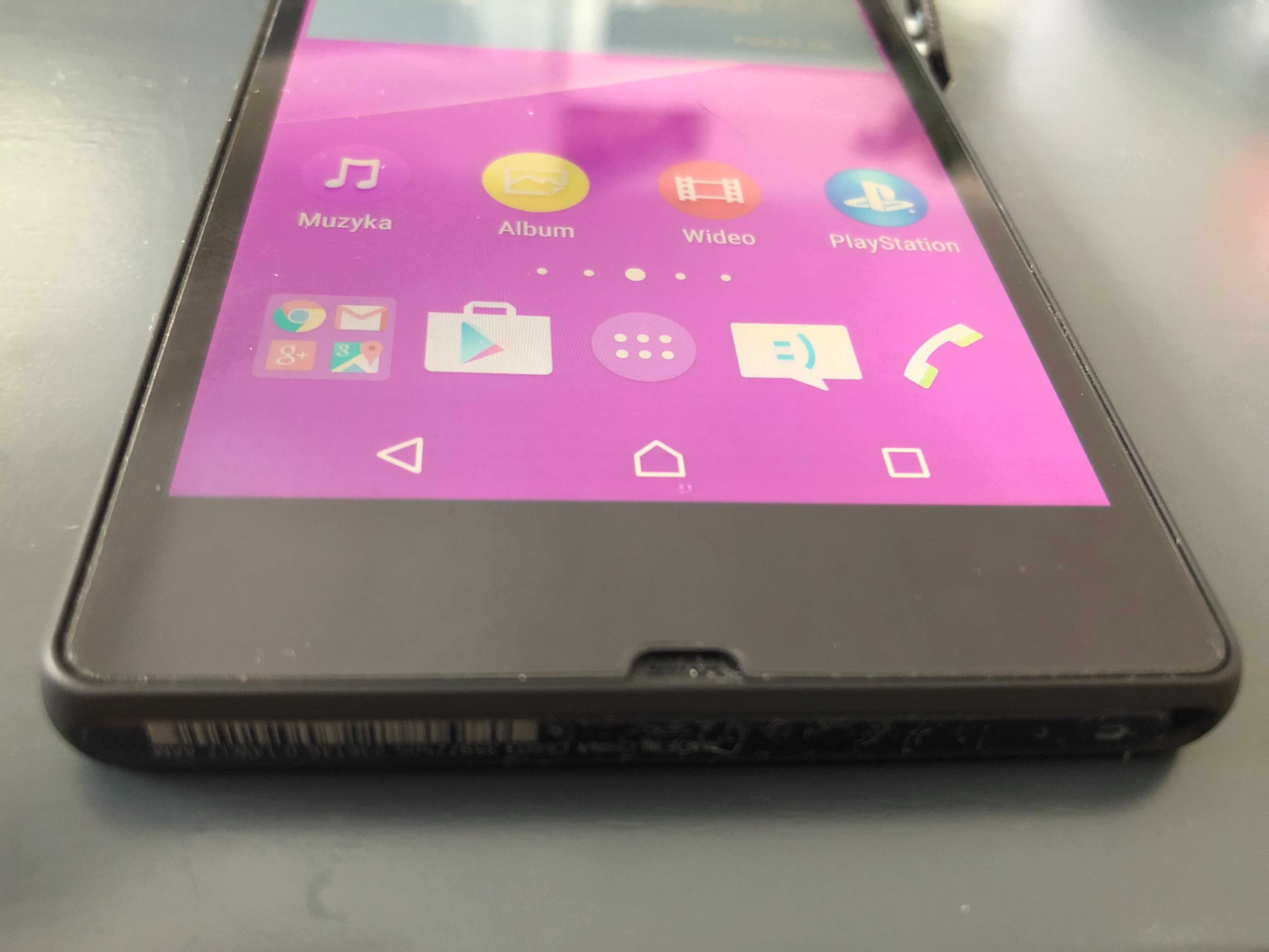 Czarny telefon smartfon Sony Xperia C6603