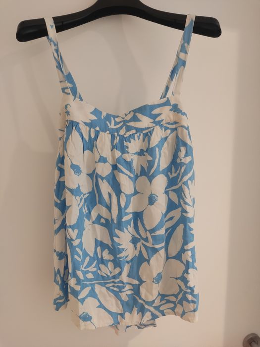 Top novo com etiqueta