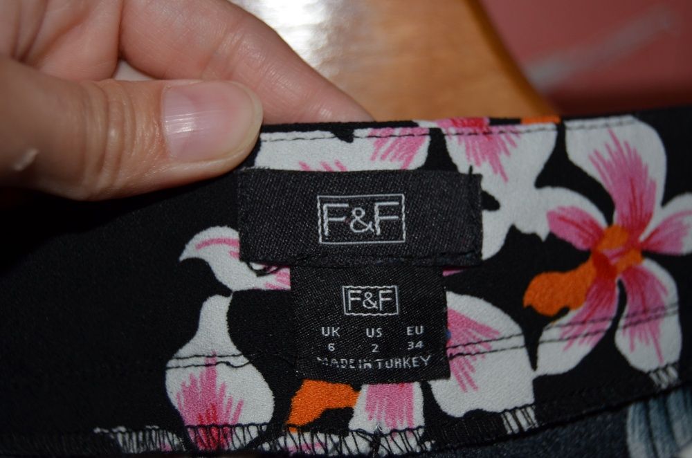 Модные брюки с цветочным принтом F&F 34 (XS)