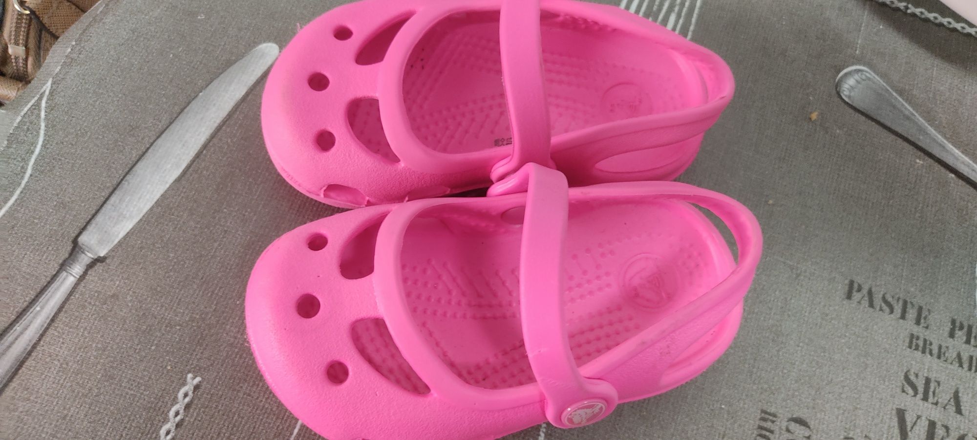 Crocs de menina novas nunca usadas