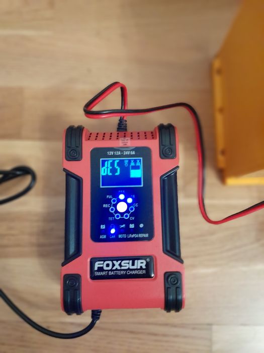 Многофункциональное зарядное устройство Foxsur 12V-12A, 24V-6A.