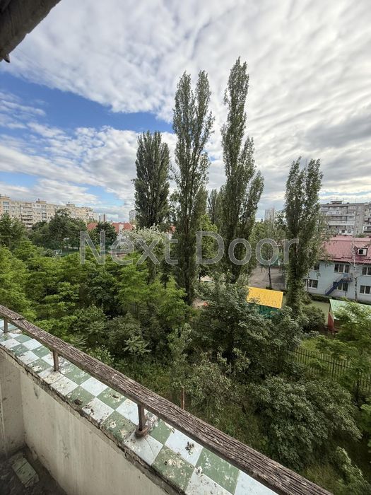 БЕЗ КОМІСІЇ! Продам простору 3-х кімнатну квартиру. Березняківська