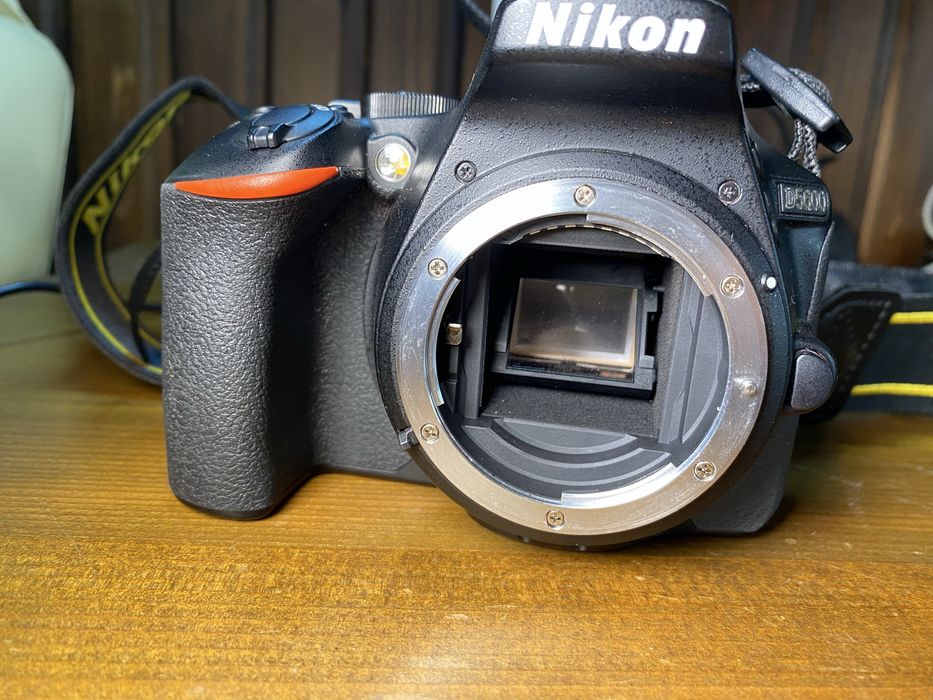 Nikon d5600 з китовим обєктивом