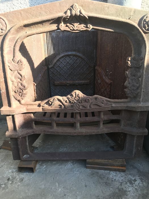 Камин чугунный литой