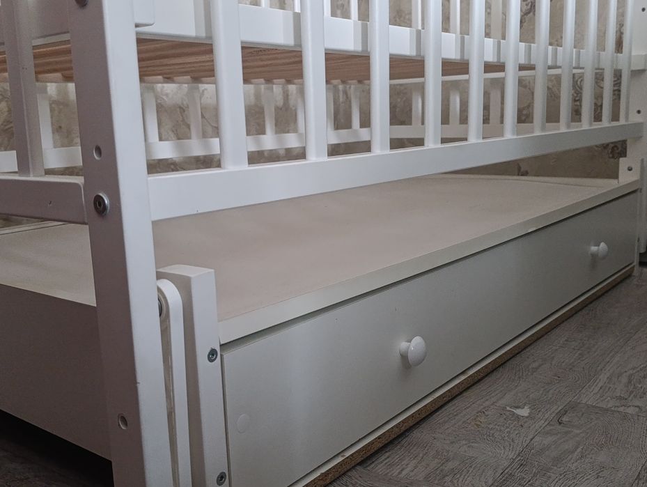 Дитяче ліжечко нове