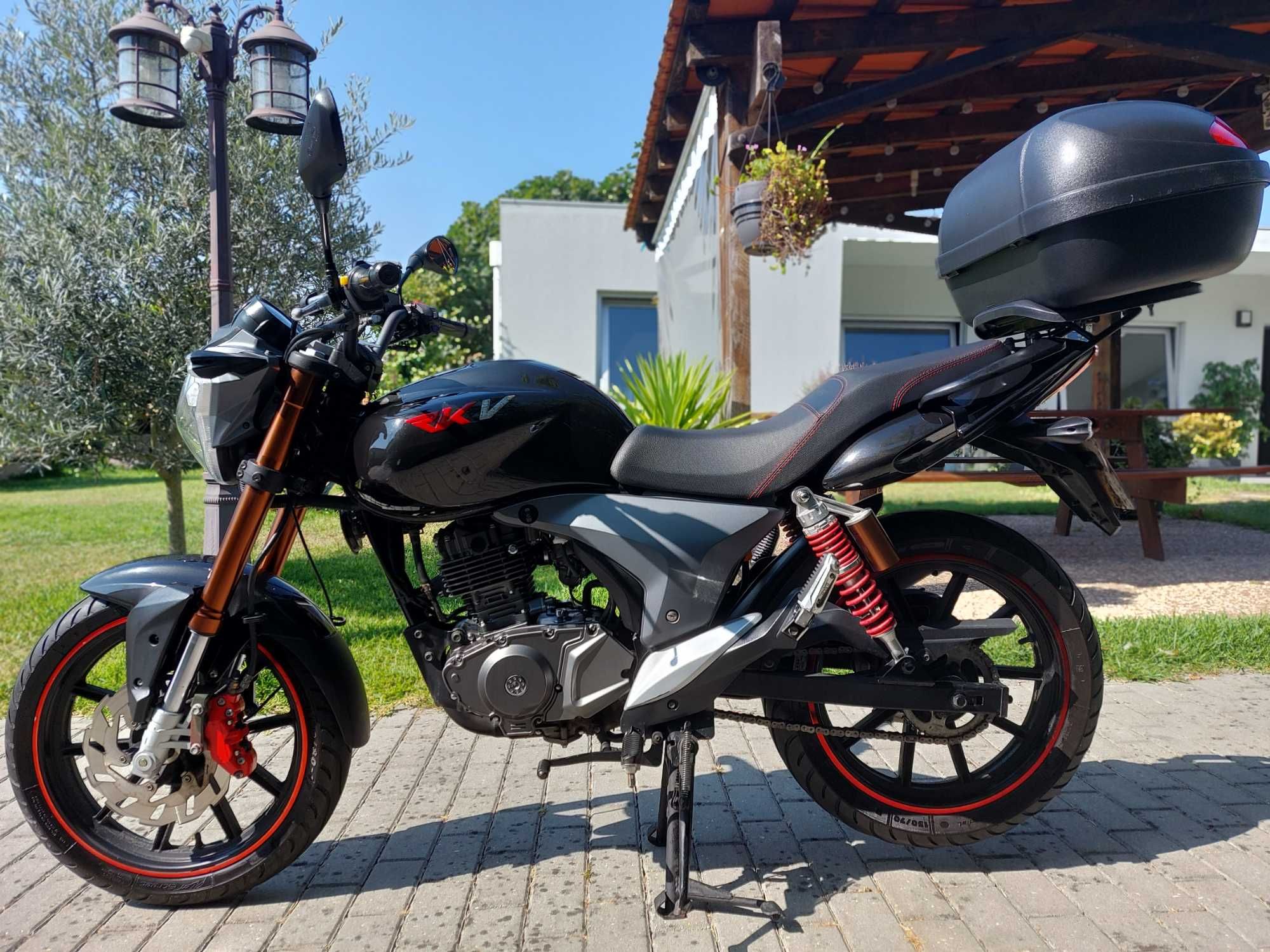 Keeway RKV 125 Preta (2012)