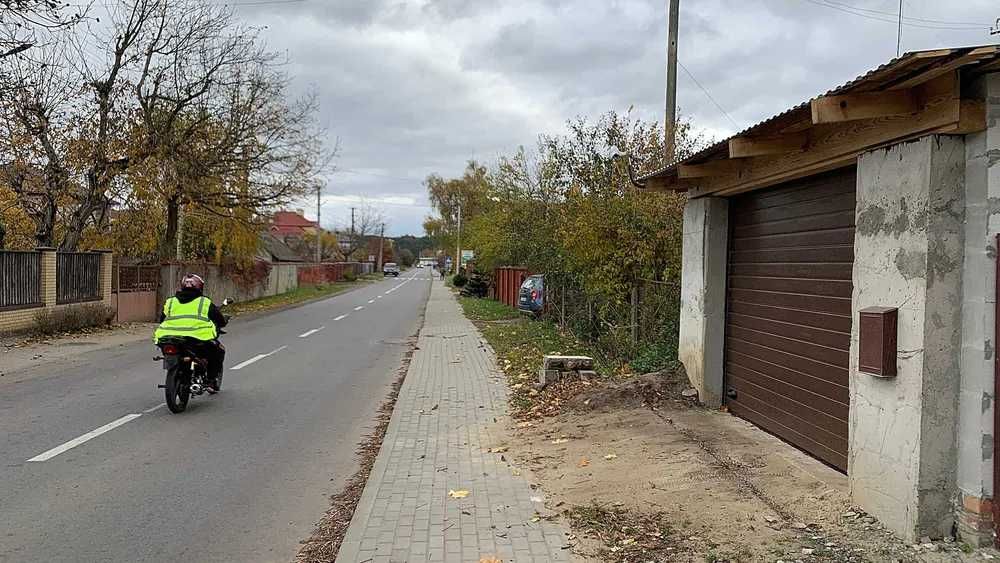 Автоматичні ролетні економ ворота в гараж і повноцінні секційні ворота