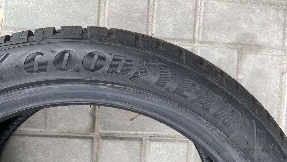 Зимняя резина 225/45/17 Good Year Ultra Grip Pefomance