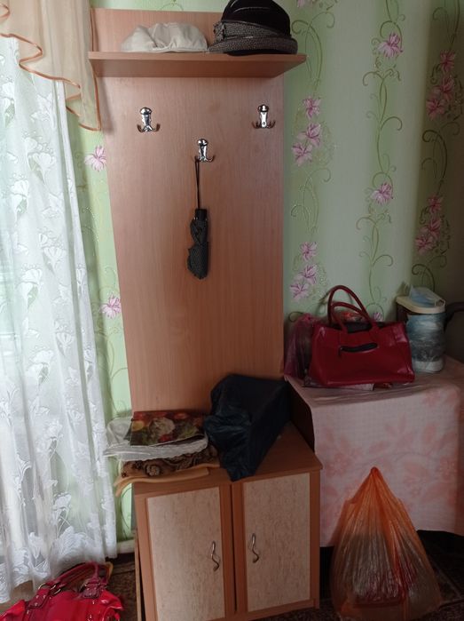 Продам трюмо+вешалка