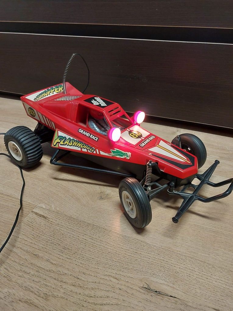 Zdalnie sterowany samochód Flash Hopper – retro off-roader
