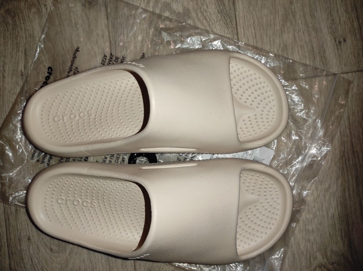 Crocs mellow slide 45