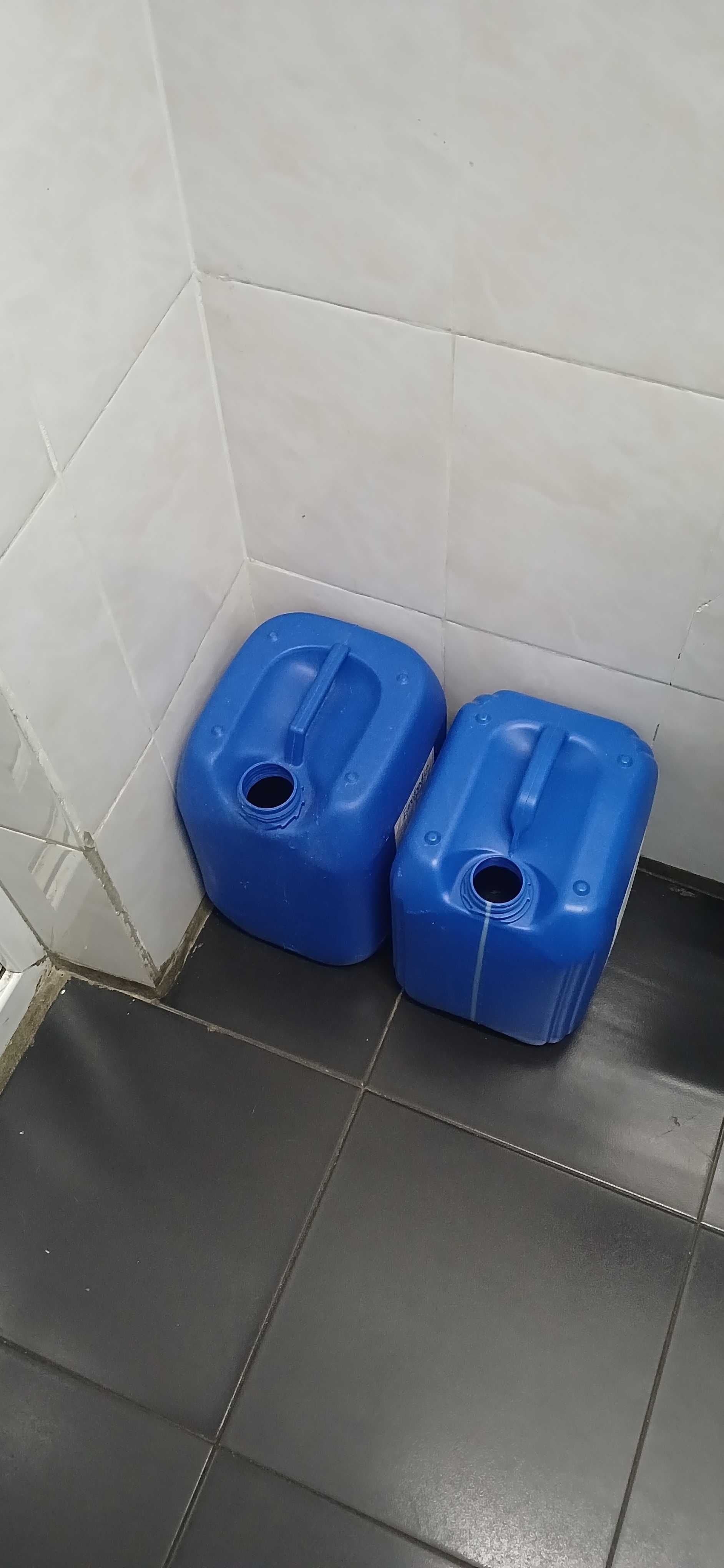 канистра 10л пластиковая б/у продам