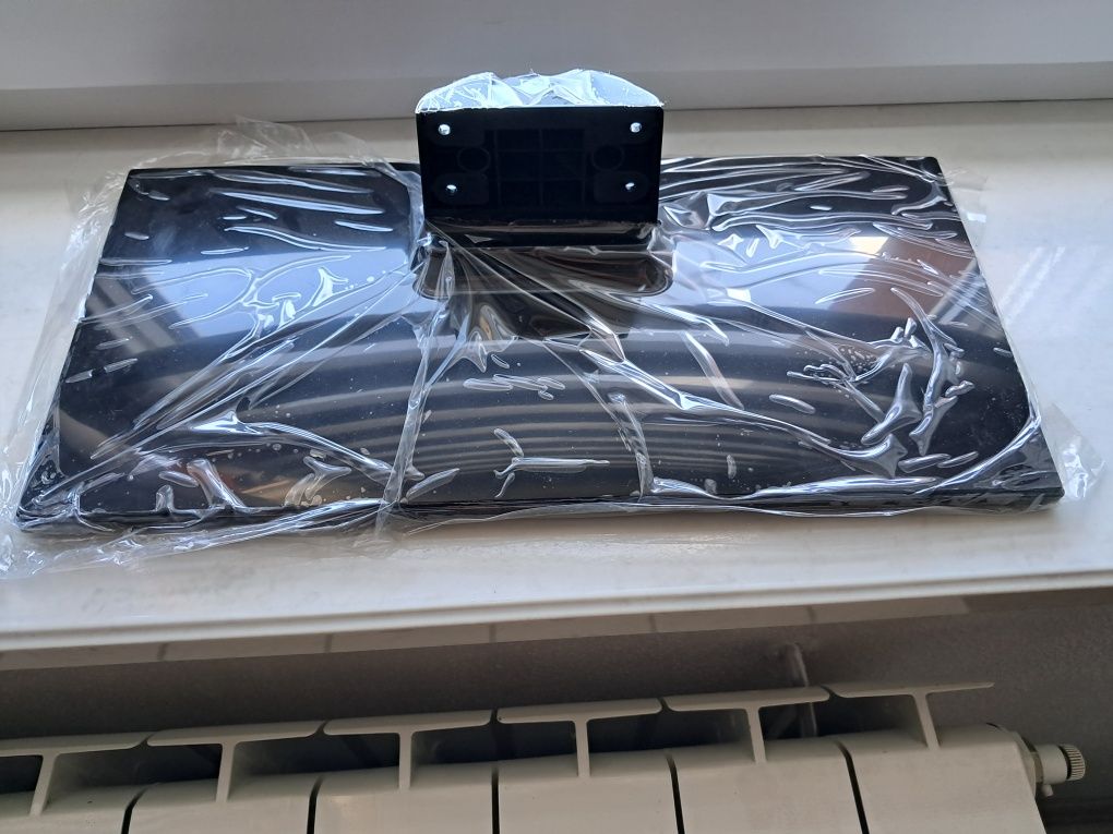 Stojak ,stopka, podstawa tv Hundai DLF32295SMART