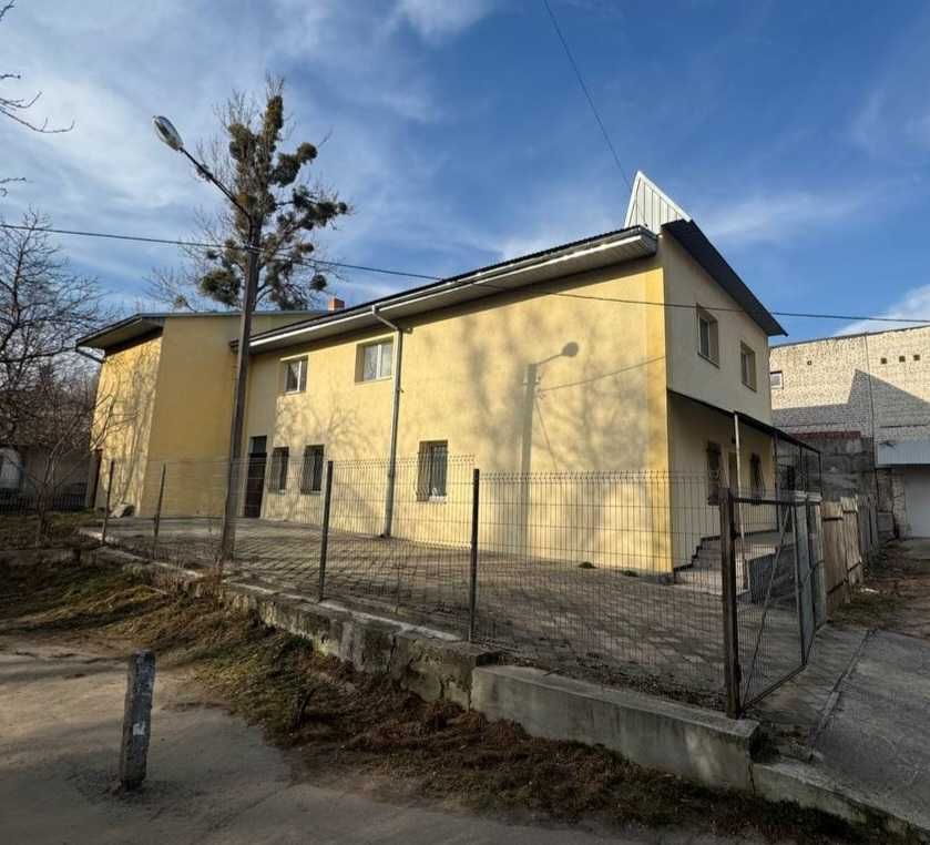 Здам все приміщення. Є можливість СУБОРЕНДИ. Кабінетна система.