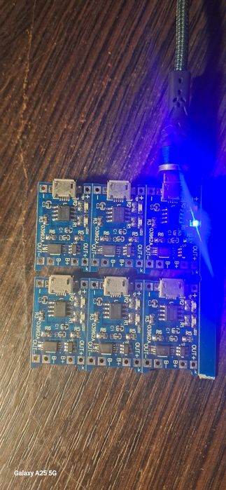 Плата зарядки,модуль зарядки літієвих акумуляторів 18650 4.2В 1А