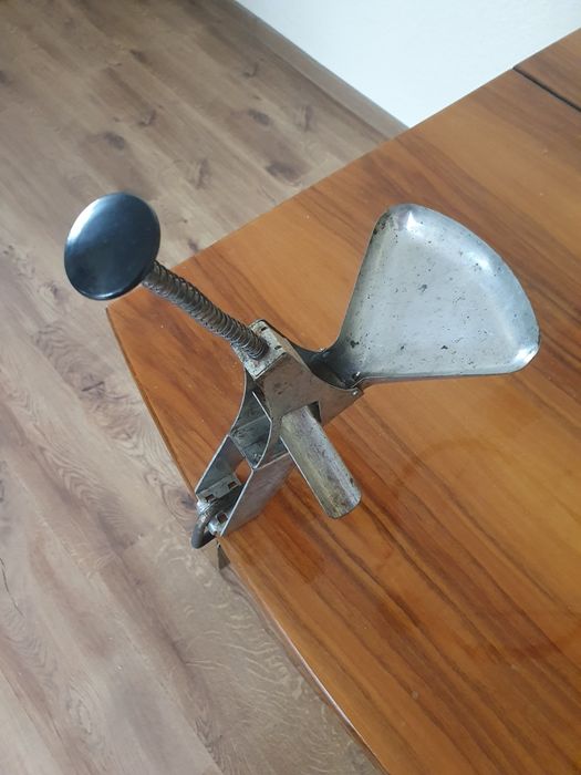 stara Drylownica do wiśni-wykonana z wytrzymałego odlewu -aluminium