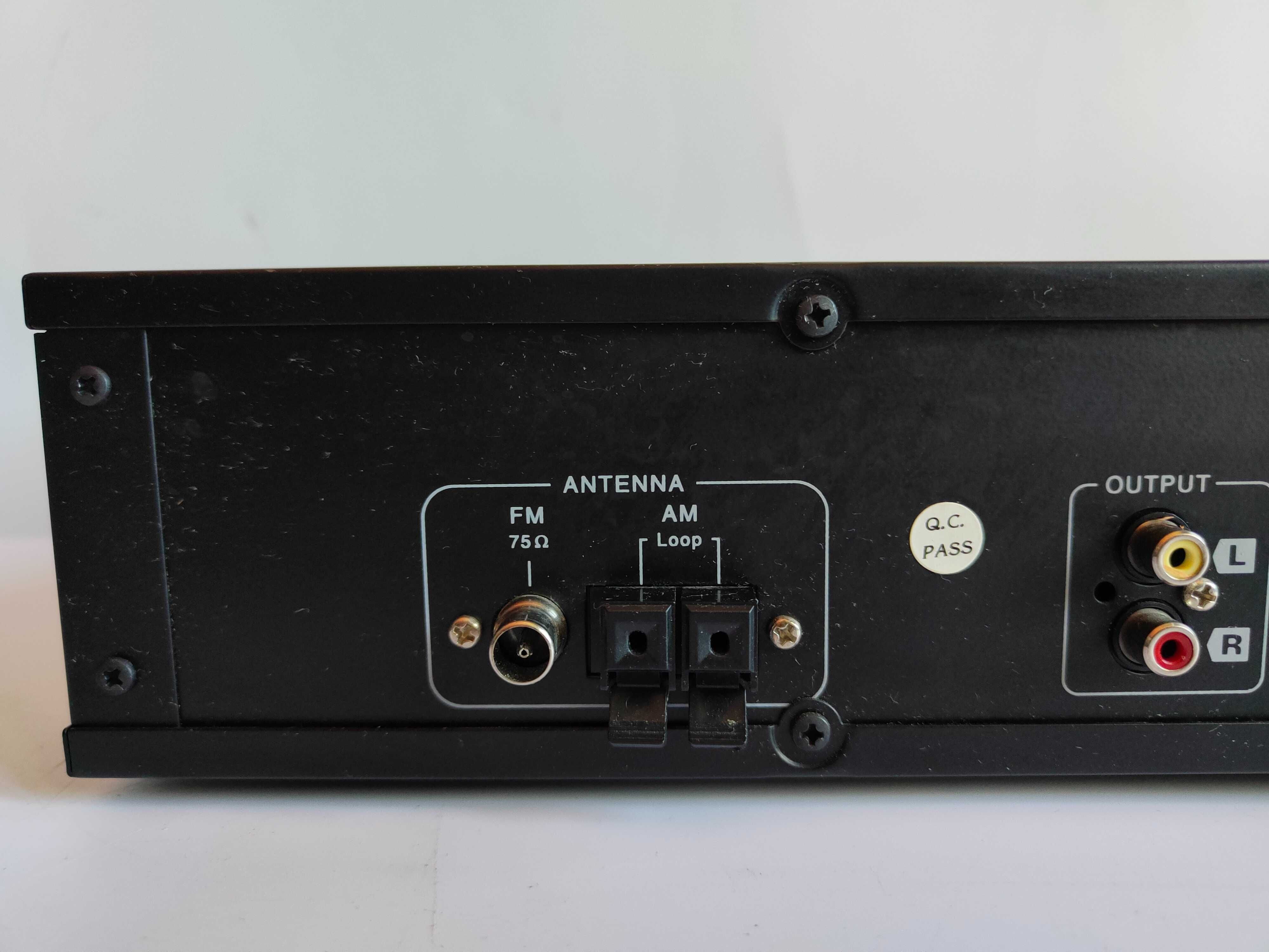 Tuner radiowy Universum T-155 z wadą