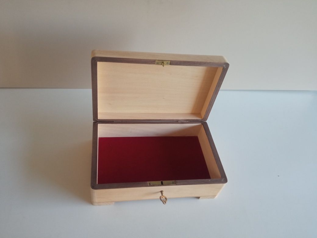 Szkatułka drewniana, kuferek, szkatułka na biżuterię