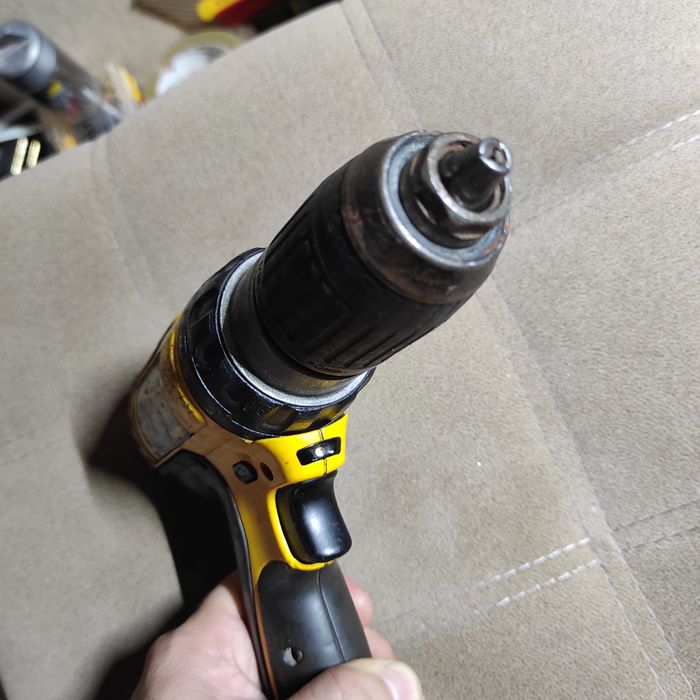 Шуруповерт DeWalt dc727