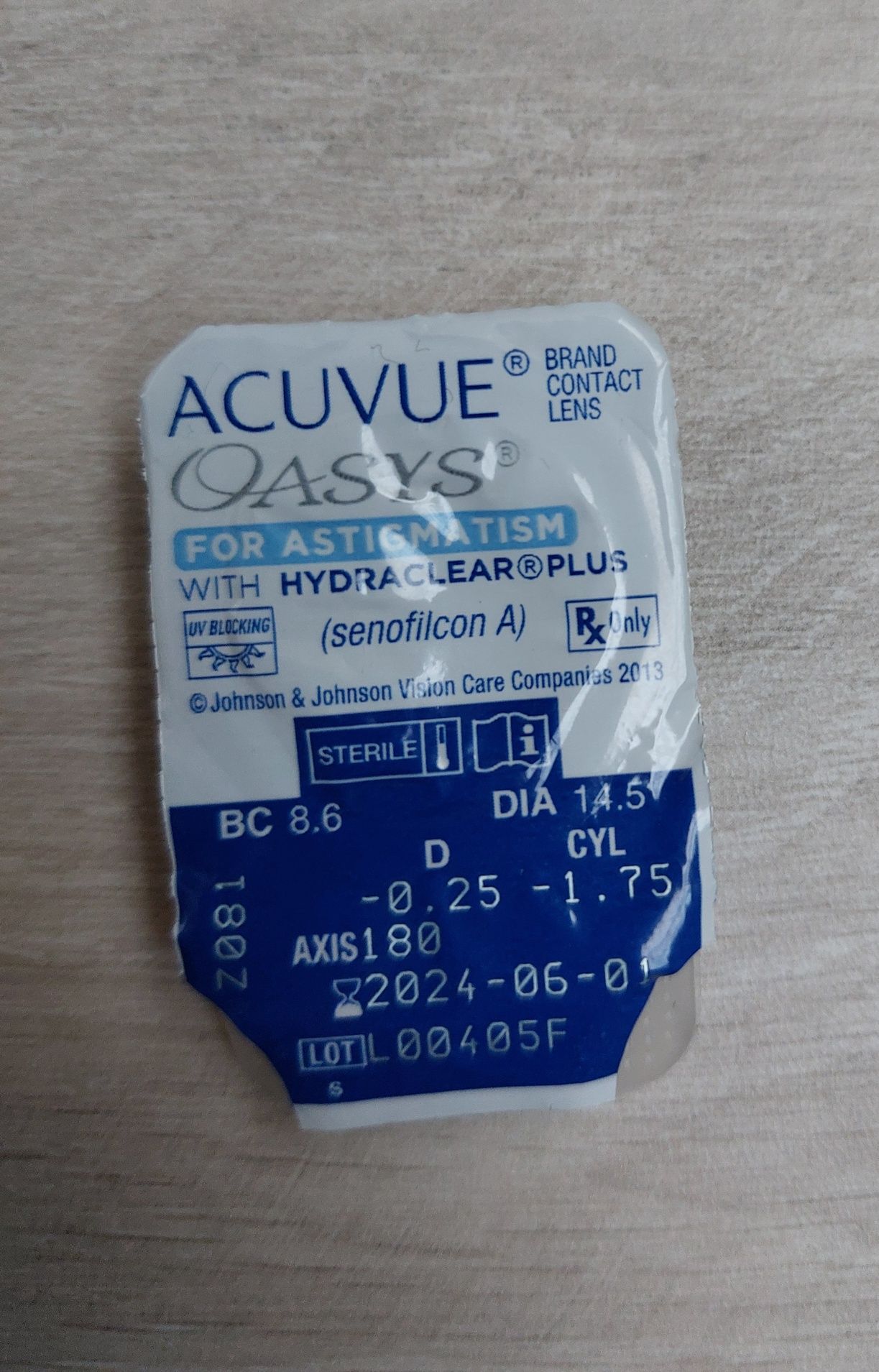 Soczewki Acuvue Oasys with Hydraclear plus - D -0.25 cyl -1.75