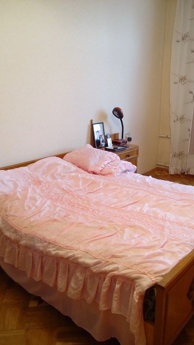 Сдам большую квартиру у метро.