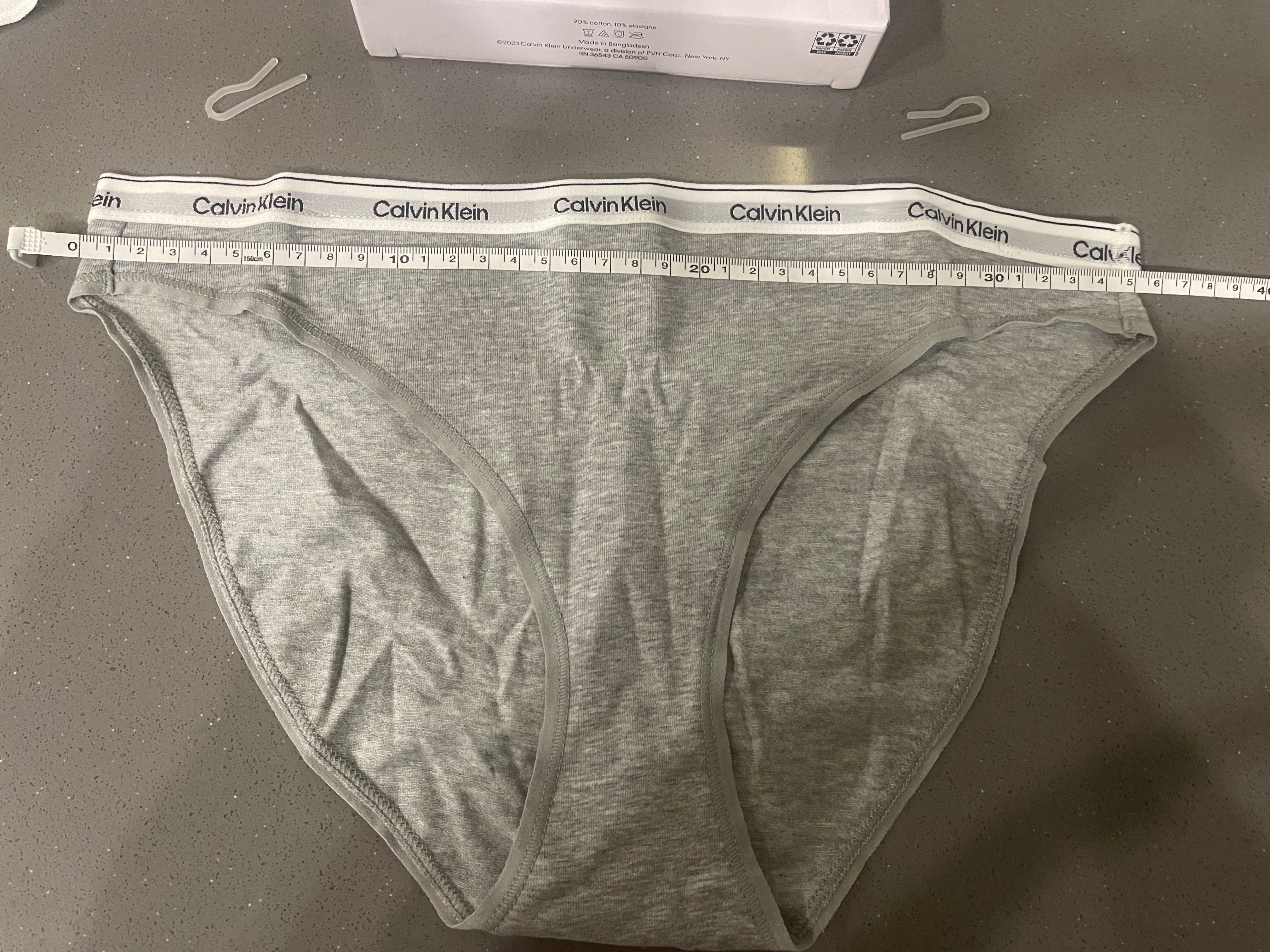Calvin Klein . Набор трусиков 3 шт хлопок р М плюс еще одни в подарок