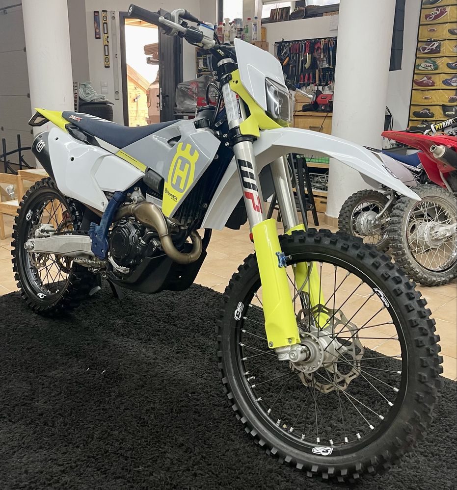 Husqvarna FE 250 ano 2024