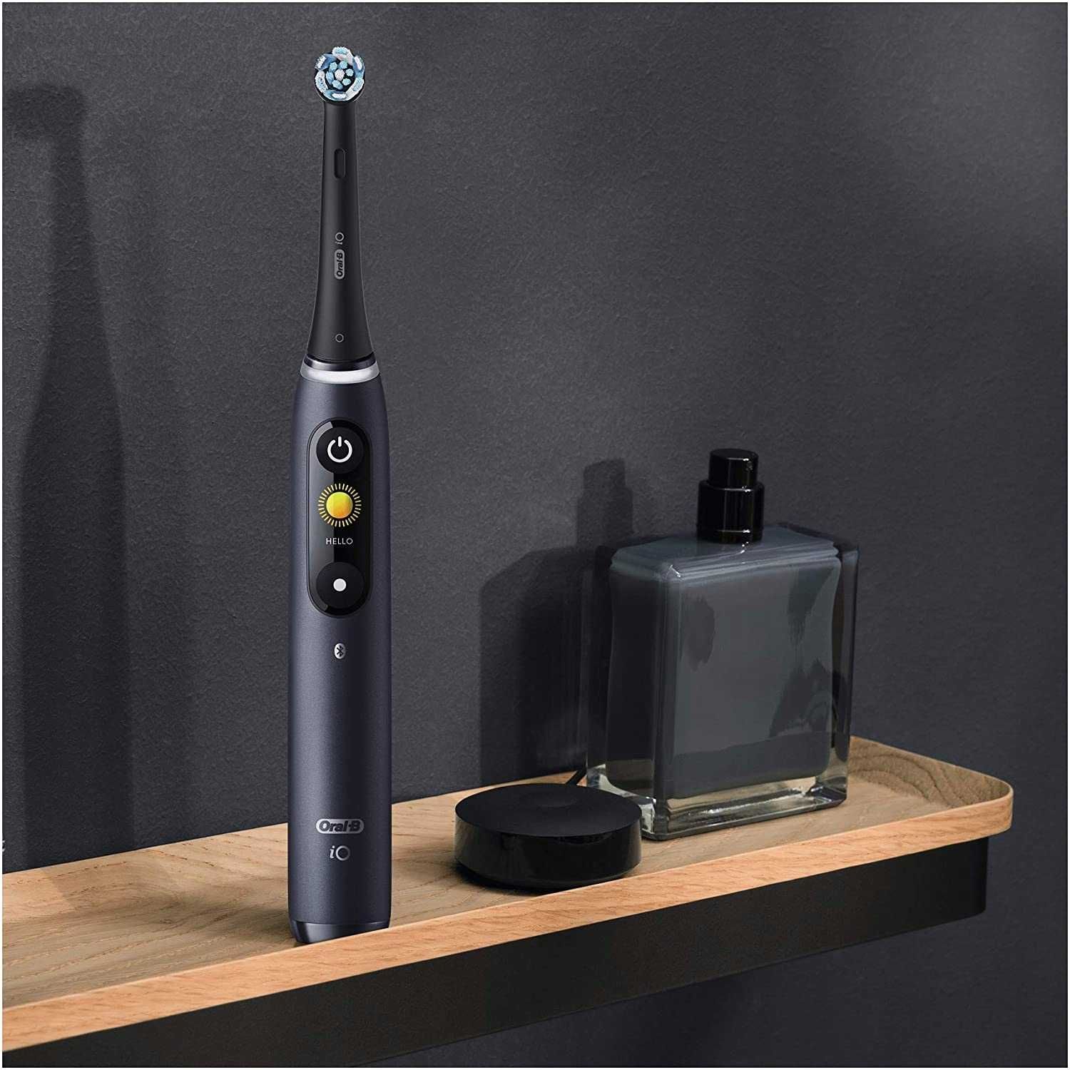 Szczoteczka magnetyczna Oral-B series iO8 Black