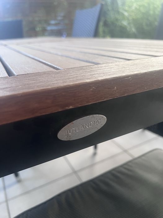 Zestaw mebli ogrodowych stół i 6 krzeseł z poduchami