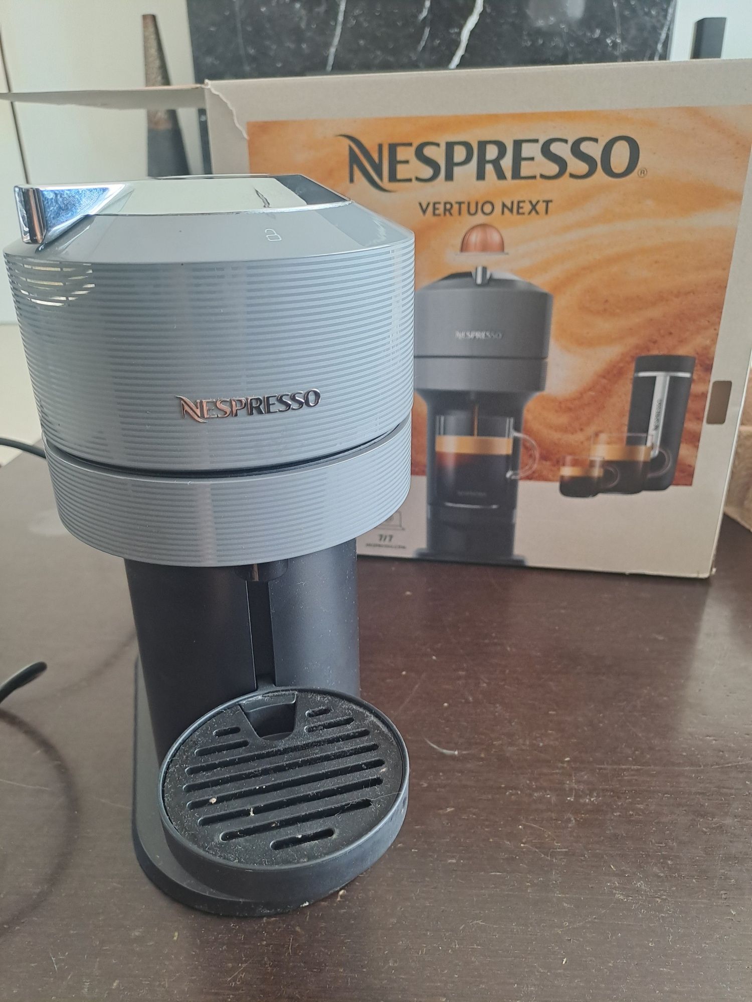 Maquina café Nespresso Vertuo Next nova com garantia