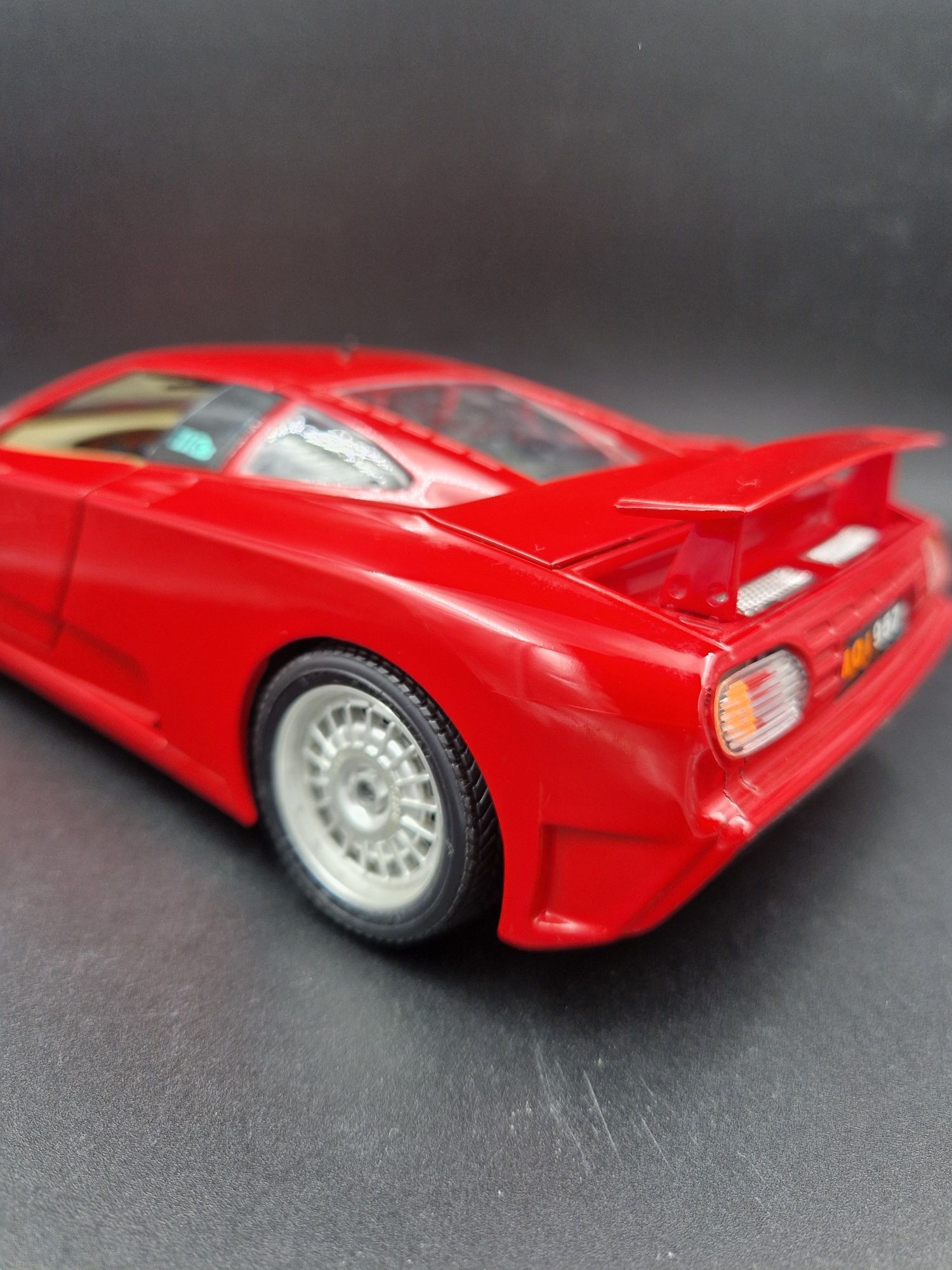 Model 1:18 Bburago Bugatti EB110