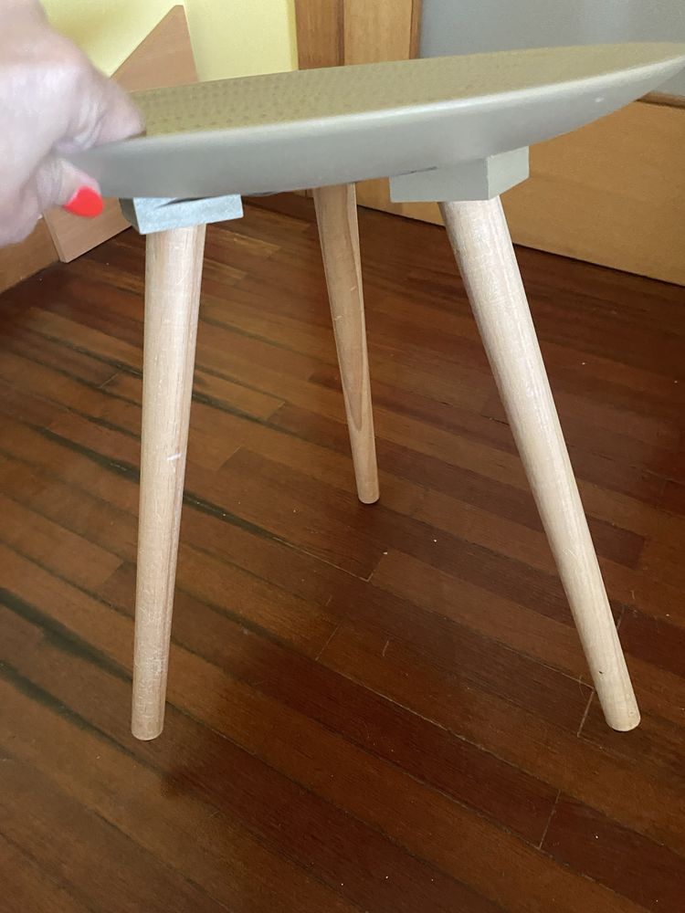 Mesa rigorosamente nova, beje .