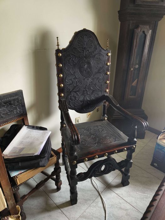 Mobilia em Madeira Maciça